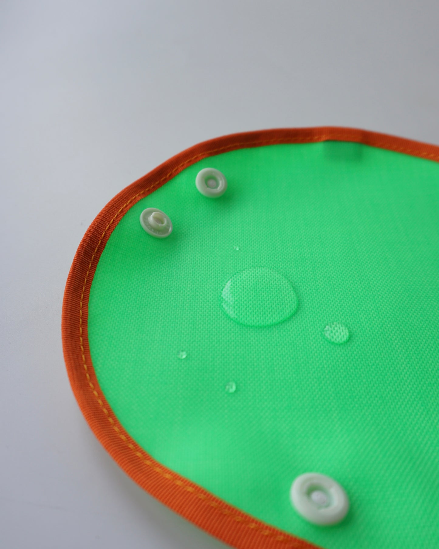 〈Leftovers Product〉 triangle tray