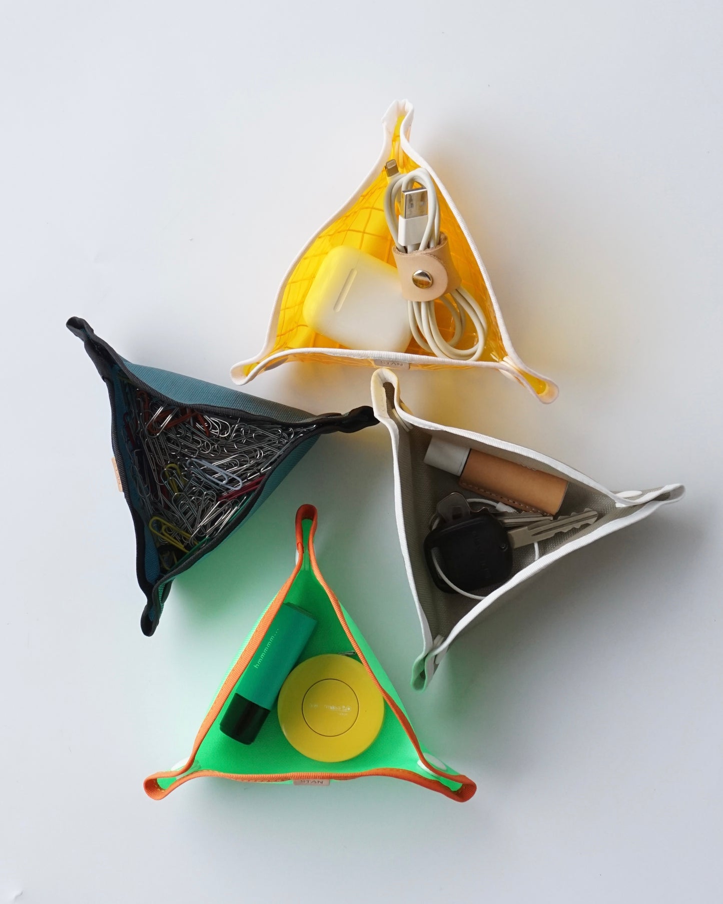 〈Leftovers Product〉 triangle tray