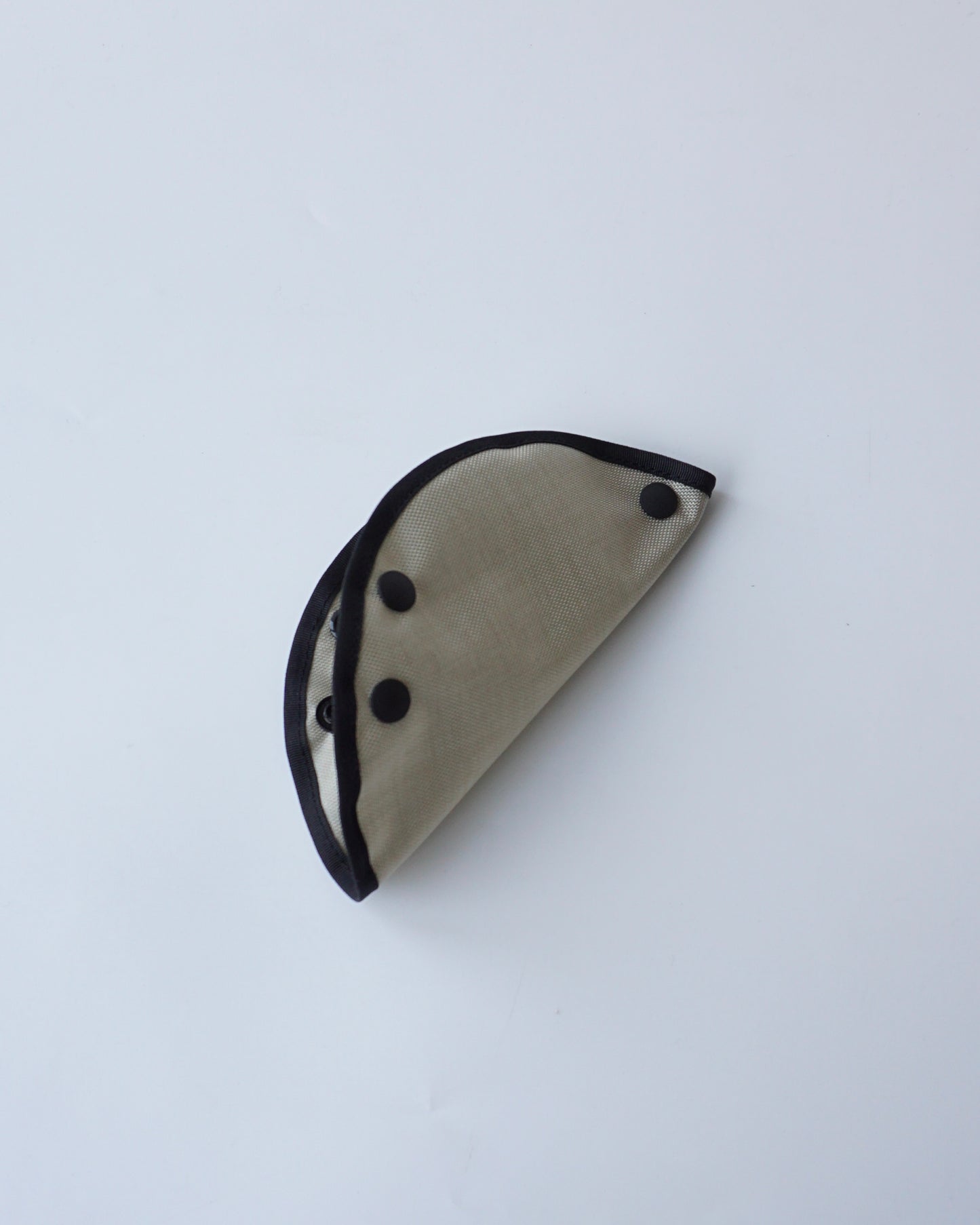 〈Leftovers Product〉 triangle tray